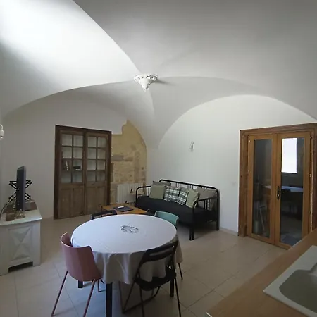 Dans Maison De Maitre, Independant. Apartment