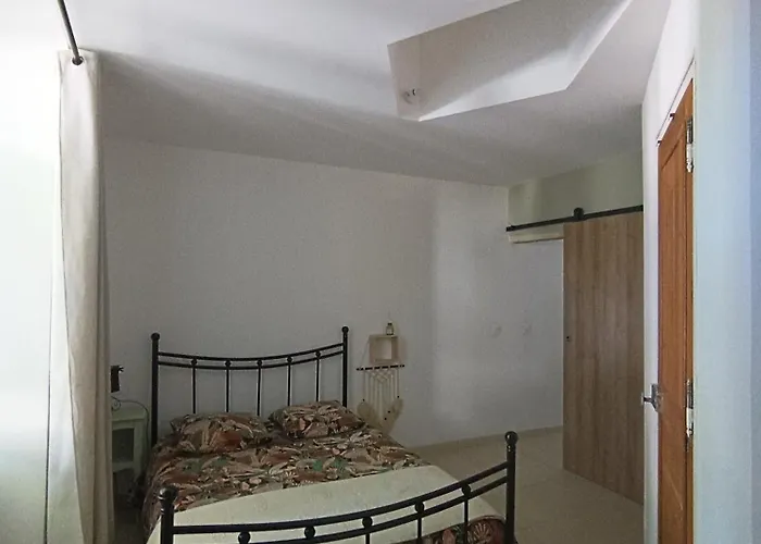 Dans Maison De Maître, Indépendant. *