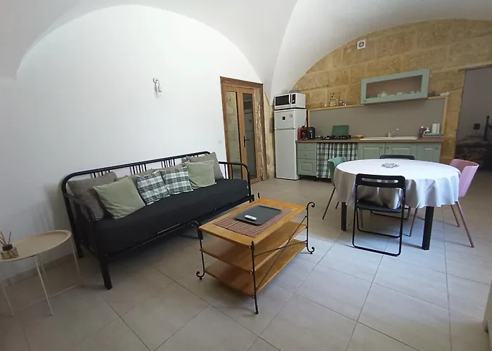 Dans Maison De Maître, Indépendant. Apartamento Montfrin
